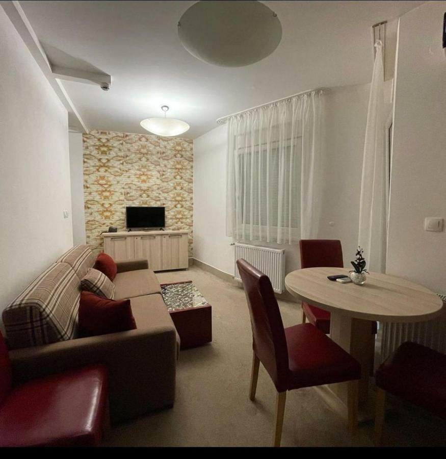 Holiday Wing Apartment 2 Jagodina Buitenkant foto