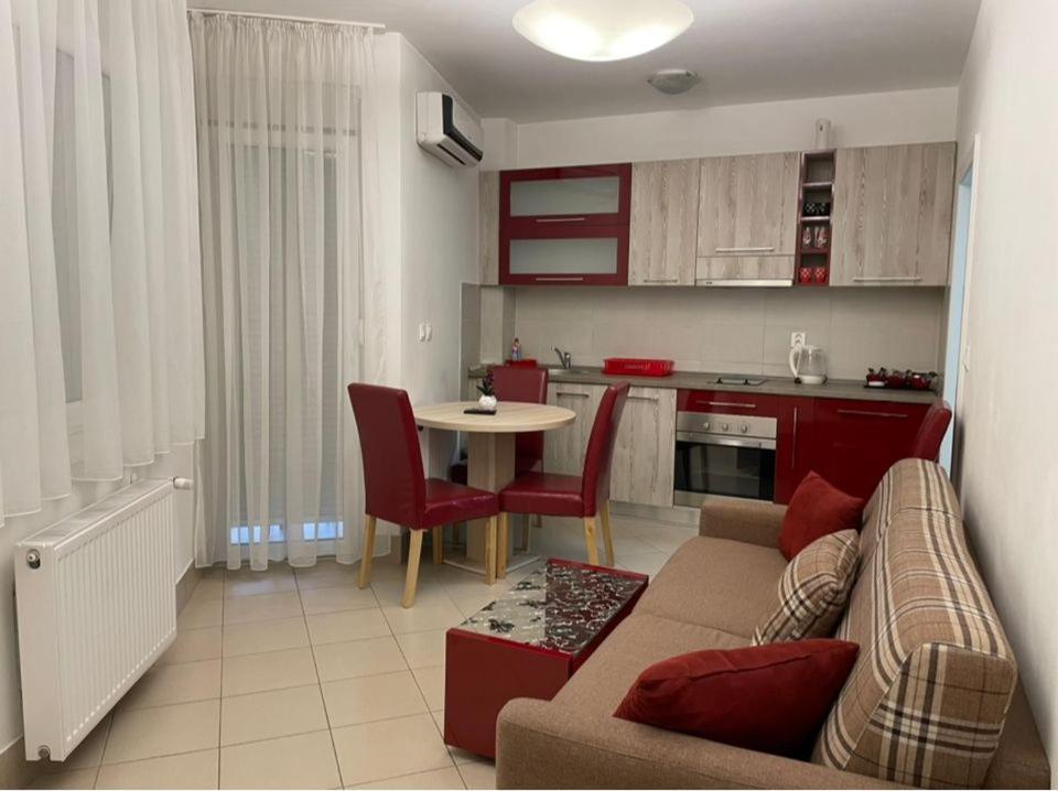 Holiday Wing Apartment 2 Jagodina Buitenkant foto