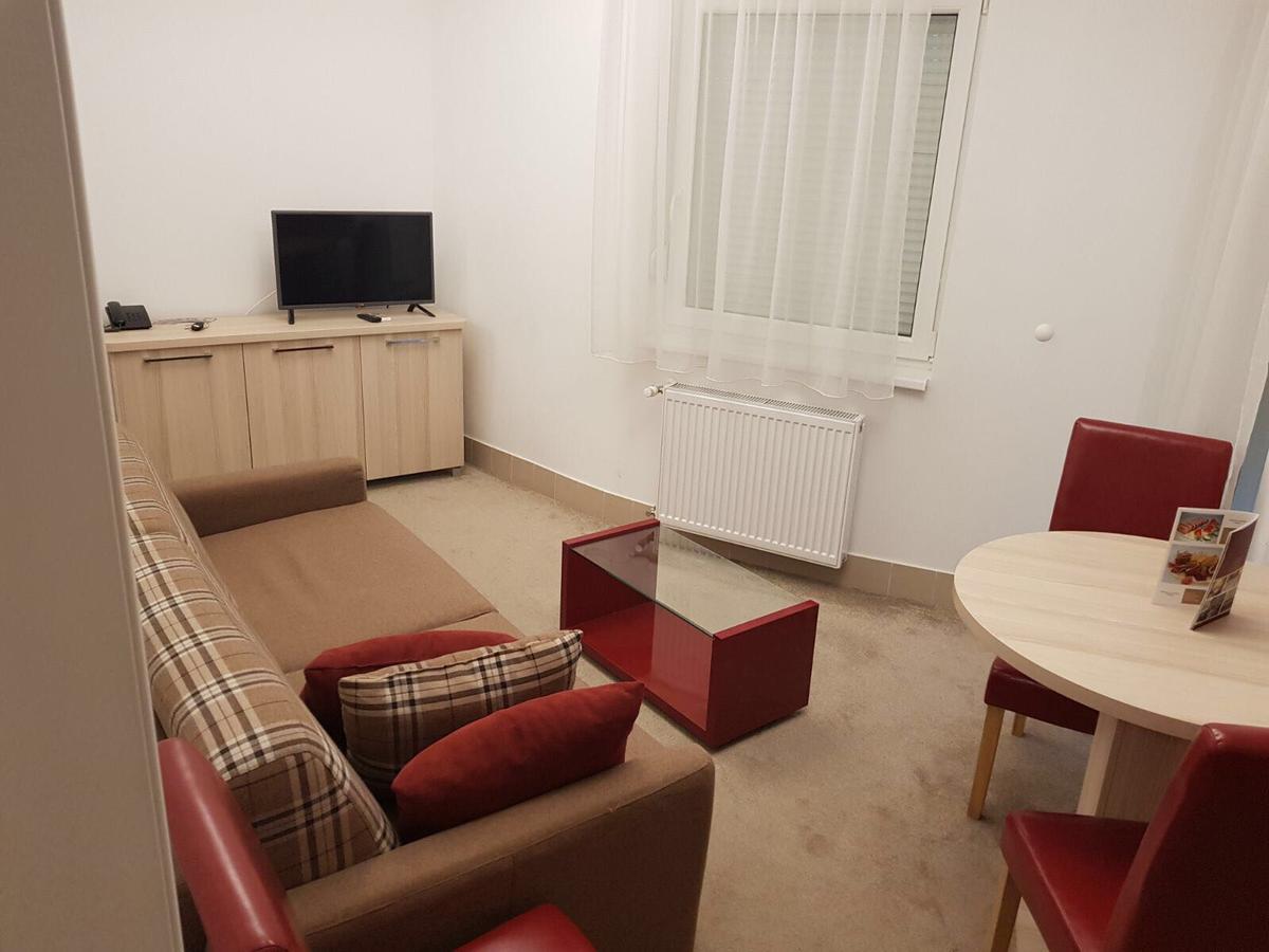 Holiday Wing Apartment 2 Jagodina Buitenkant foto