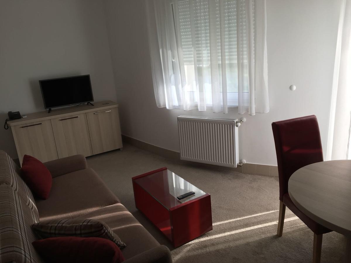 Holiday Wing Apartment 2 Jagodina Buitenkant foto